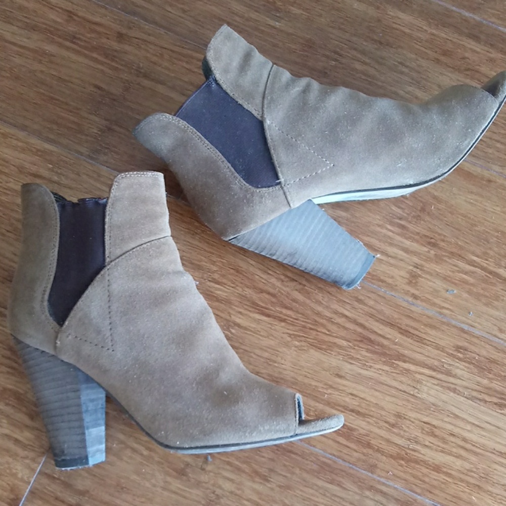 Guess Suede Ankle Bootie 7.5